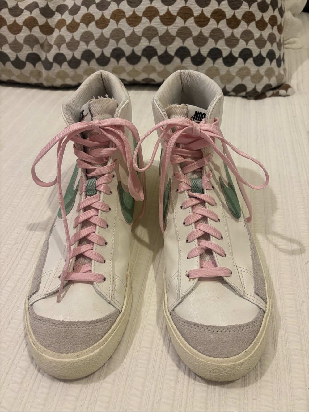 Nike Women’s White High-Top Lace-Up Boots with Pink Laces and Green Swoosh